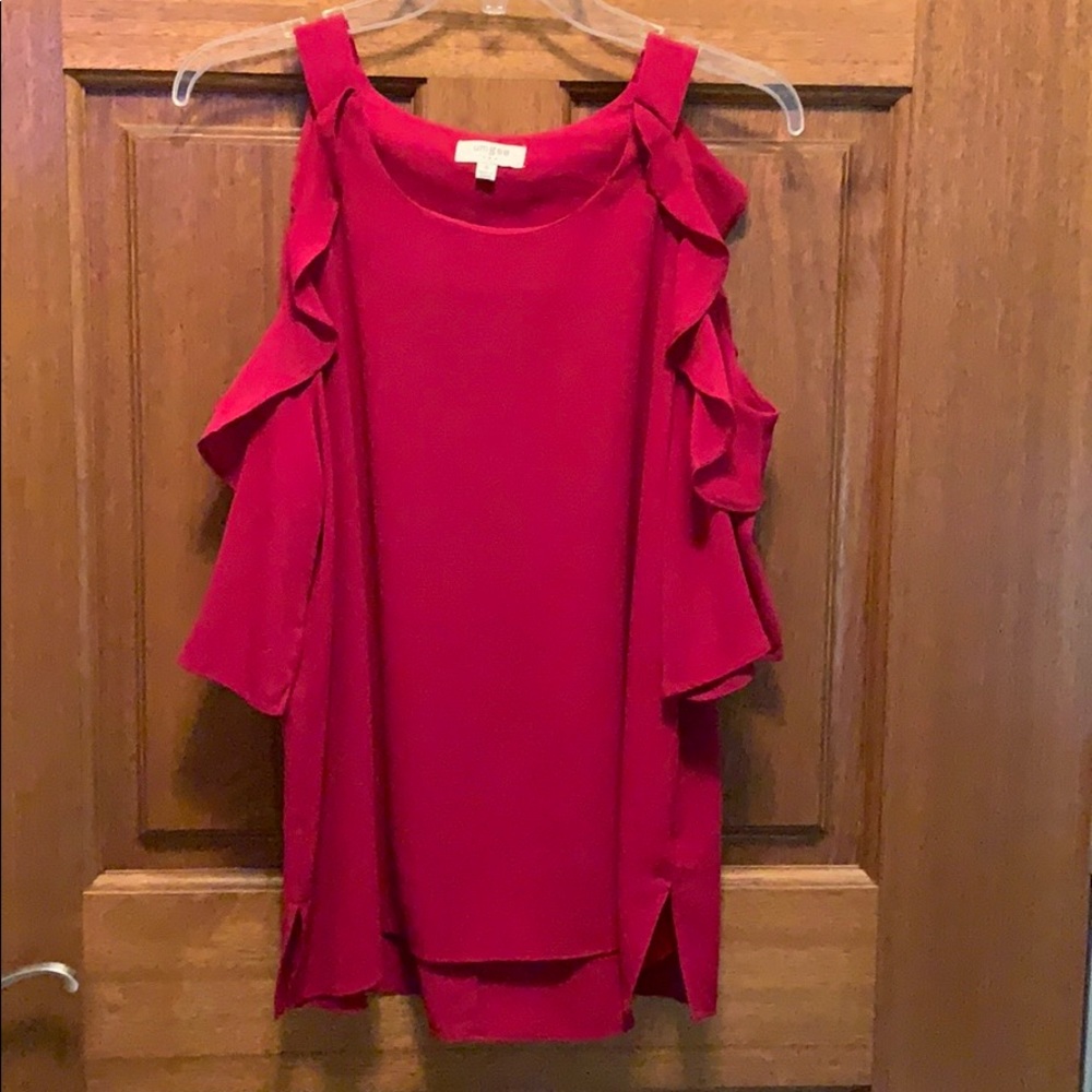 Shoulder-baring blouse